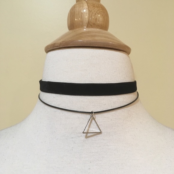Velvet Modern Minimal Triangle Choker Necklace - Picture 2 of 2